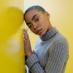 Meet your Posher, Crystal